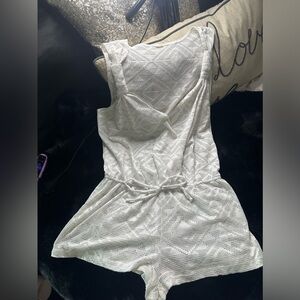 🌸🌸White Lace Sleeveless Romper Cover up